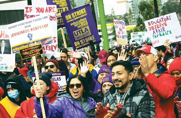 LA 교육구 전면 휴교 속 파업 시위