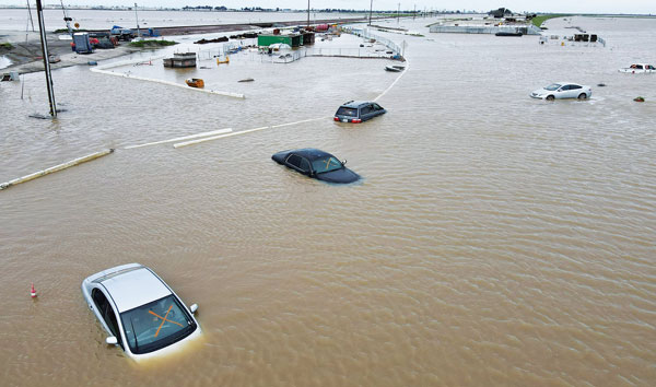또 겨울폭풍…홍수·침수 피해 극심
