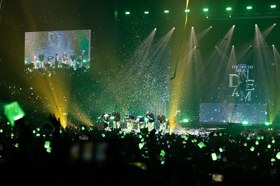 NCT 드림, 첫 유럽 투어 포문..전원 기립한 런던 공연