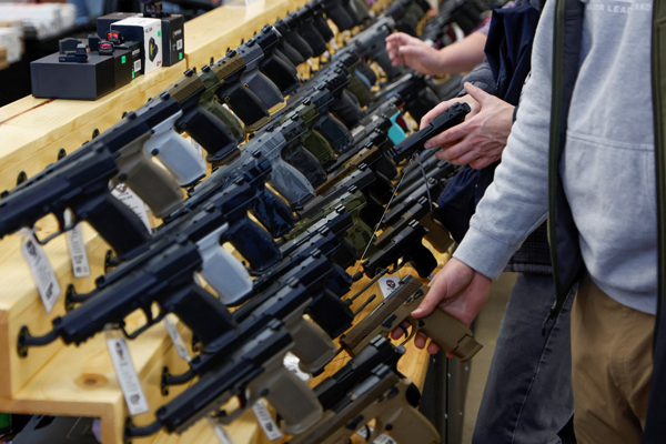 빈발 총격사건, 알고 보면 80％가 ‘합법적 총기’ 사용