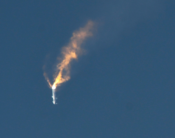 스페이스X 우주선 스타십 첫 시험비행 실패했다...이륙 성공했으나 로켓 분리안돼 4분만에 폭발