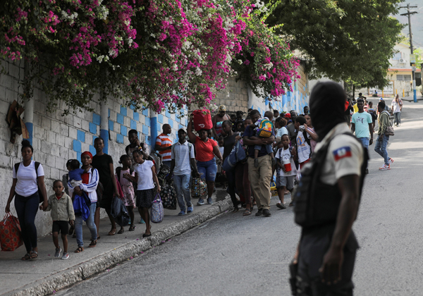 “경찰에 잡힌 갱단원 끌어내 불태워”…극악무도로 치닫는 아이티