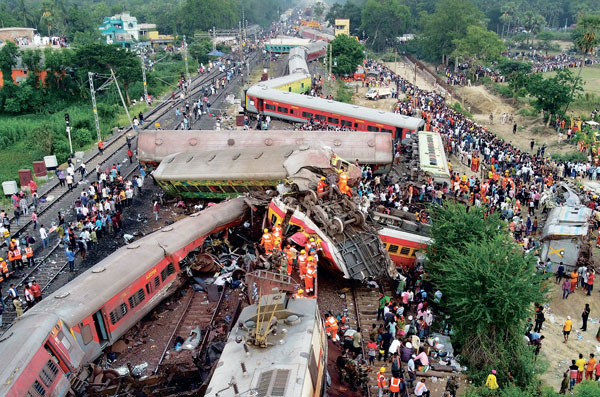 인도서 최악 열차사고… 275명 사망·1천여 명 부상