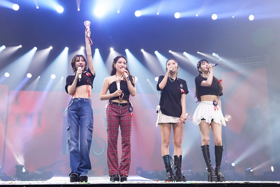 레드벨벳, 첫 유럽 투어 화려한 피날레 “모든 공연 행복”