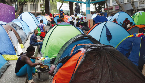 미 국경 향해 몰려드는 이민자들 텐트촌