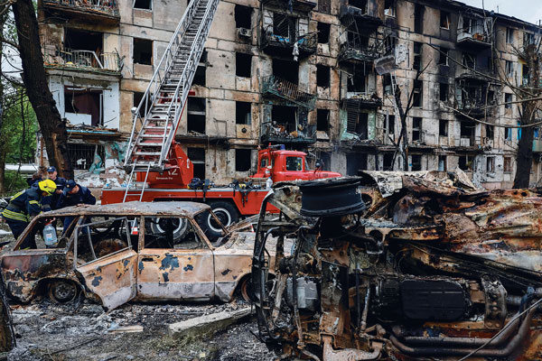 우크라 중부에 러 공습…민간인 11명 사망·25명 부상