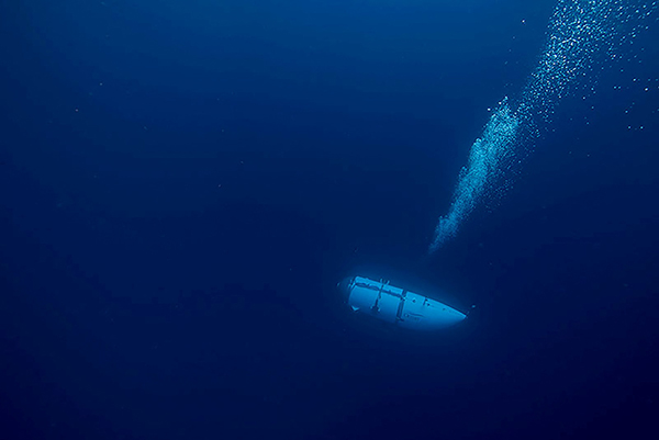 타이태닉 관광 잠수정 ‘무선’ 조이스틱으로 조종… “연결문제?”