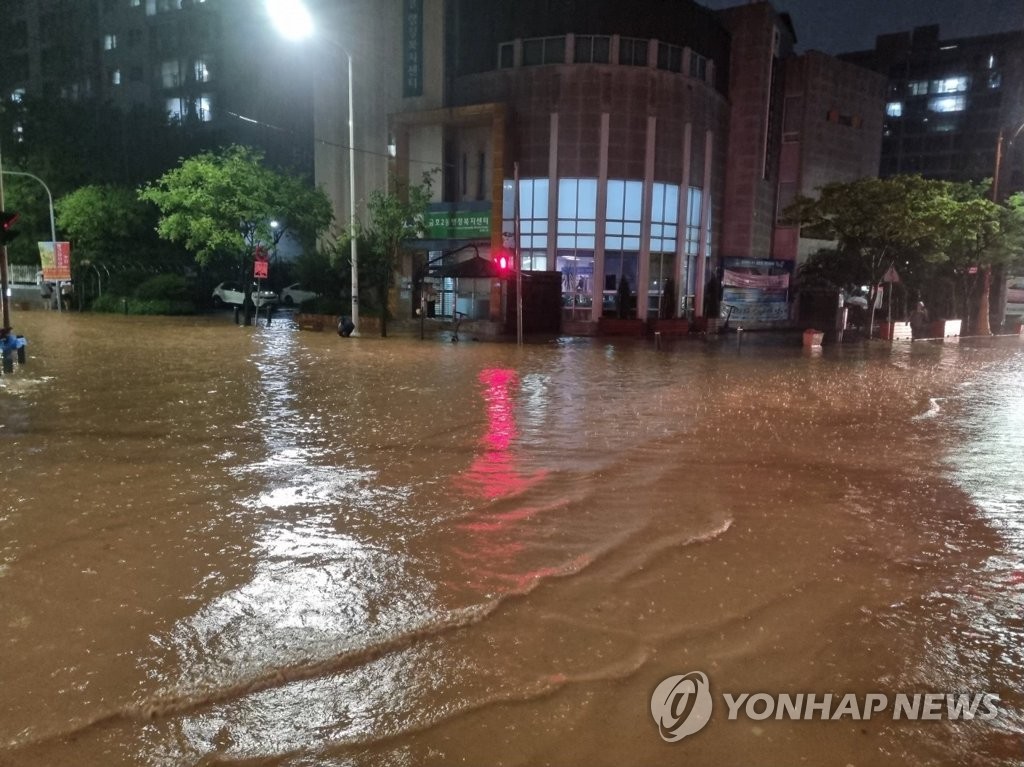 ‘시간당 최대 71㎜’ 폭우 쏟아진 광주·전남서 비 피해 속출