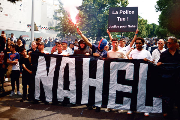 경찰 총에 10대 소년 숨져…프랑스 ‘분노의 시위’