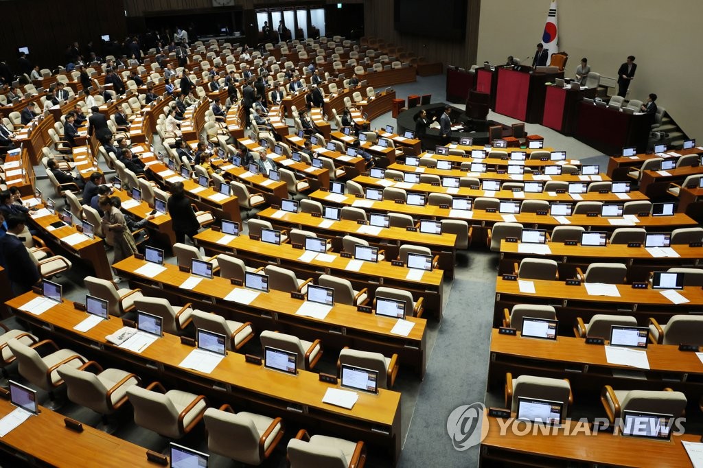 한국 여야, 본회의 또 충돌…野 안건 강행처리 vs 與 반발·집단 퇴장