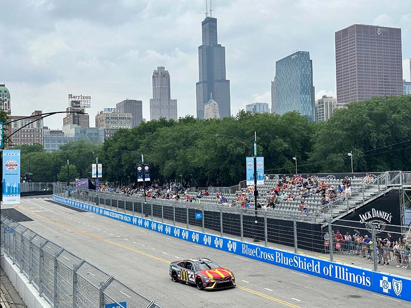 시카고 도심에서 나스카 자동차 경주대회 처음 개최