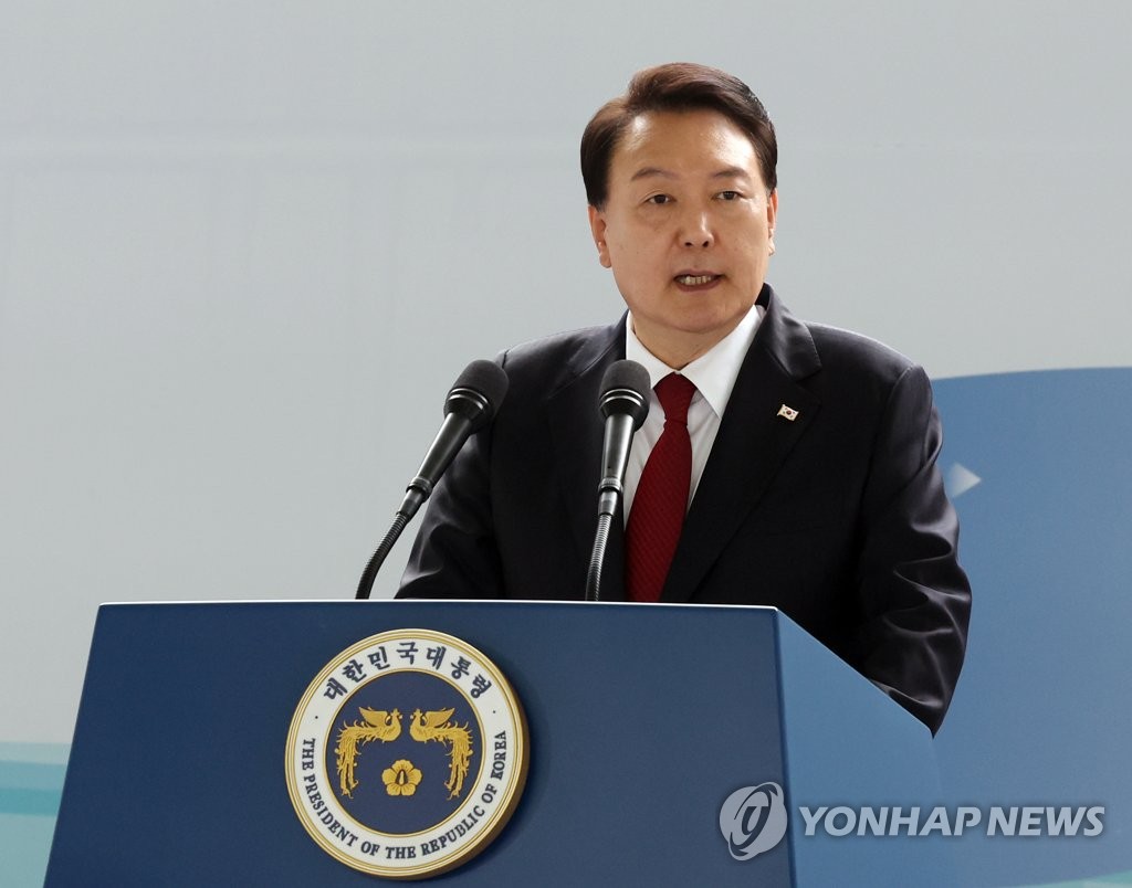 尹대통령, 김홍일 권익위원장·차관급 13명 임명장 수여