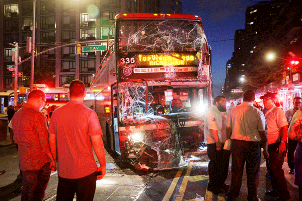 맨하탄서 2층 관광버스 추돌…70여명 부상