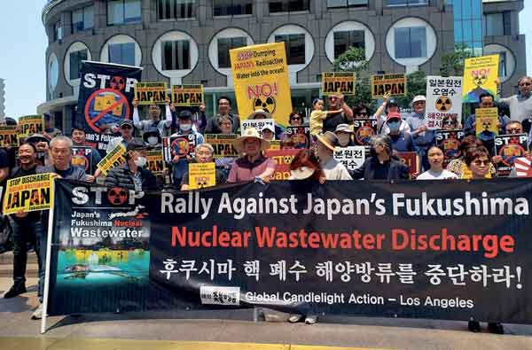 한인들 일본 총영사관 앞 시위