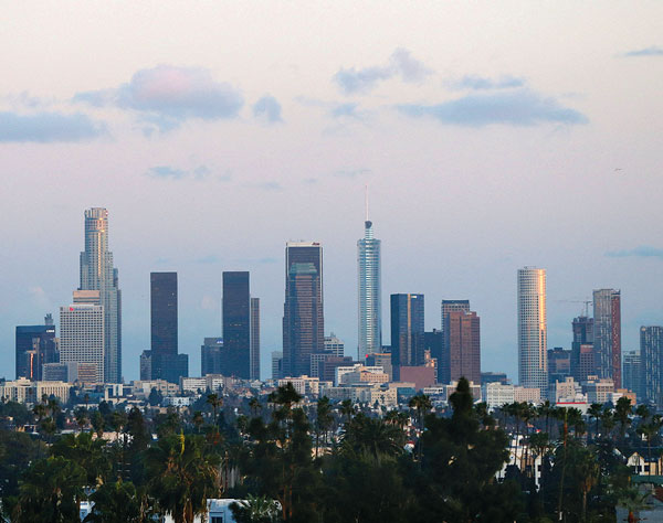 LA 저택 셀러들이 새로 도입된 ‘맨션 세금’ 피하는 방법들