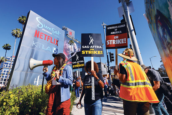 LA ‘파업 몸살’… 치솟은 주거비·물가 실질임금 급감