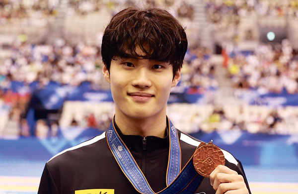 황선우, 세계선수권 2회 연속 메달 새역사