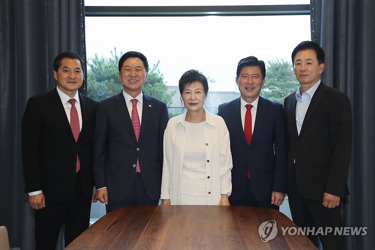 박근혜 “총선 승리”…김기현 “보수 대단합, 朴 영향력도 모아야”