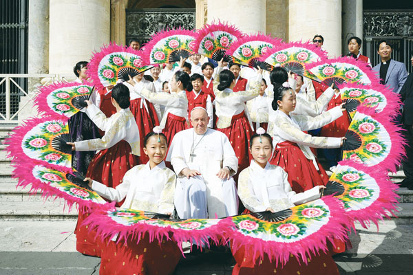 바티칸에서 교황과 부채춤을…