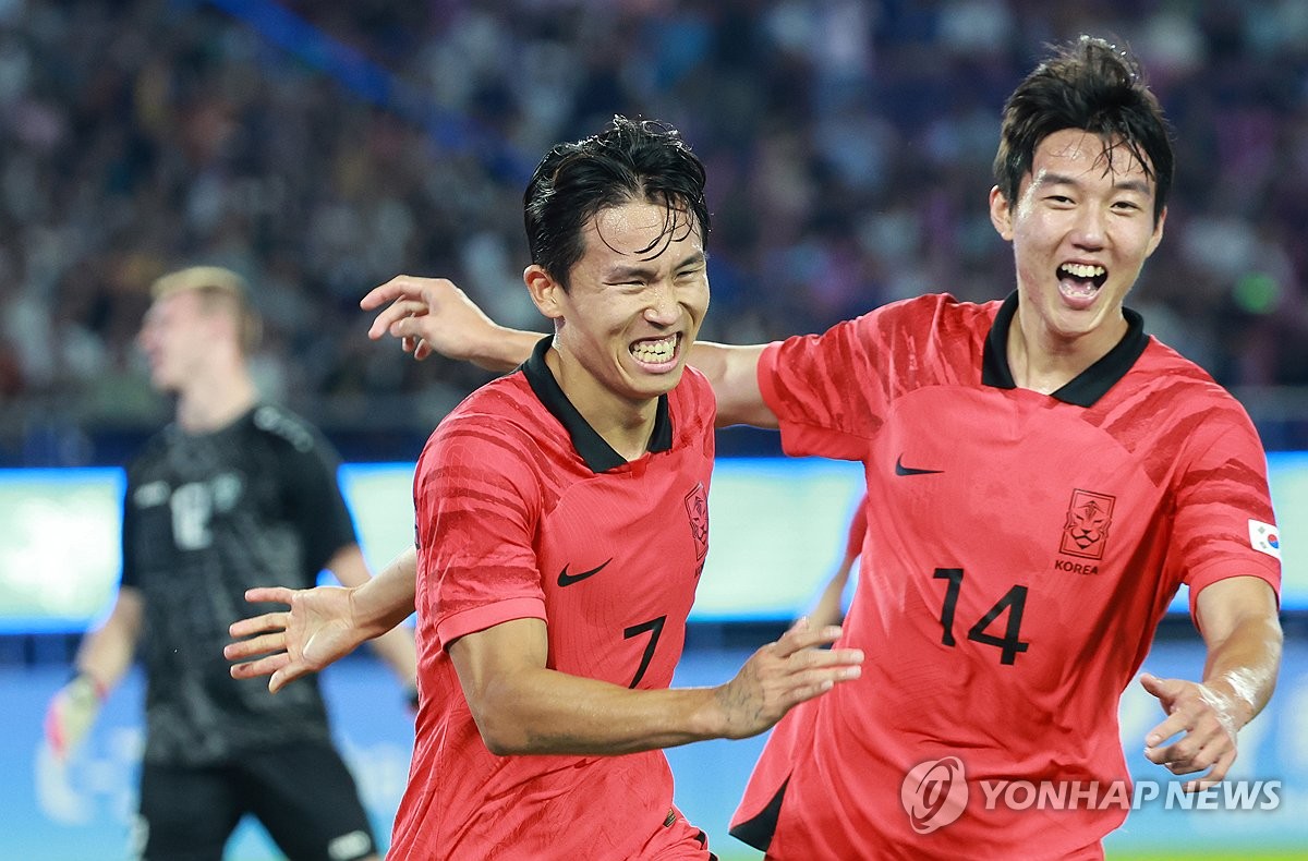 [아시안게임] 한국 남자축구, 우즈베크 꺾고 결승행…3연패 ‘한 발 남았다’