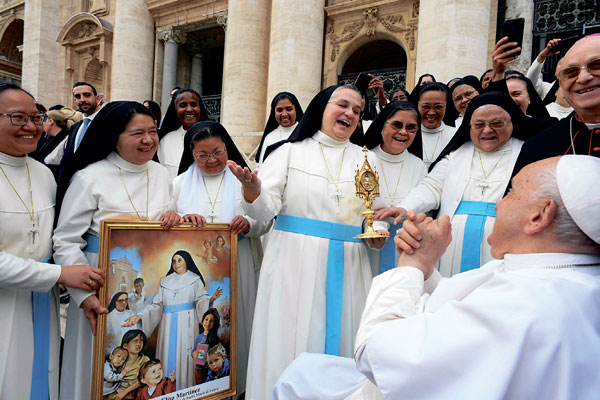 교황 “여성은 사제직에 들어갈 수 없다”
