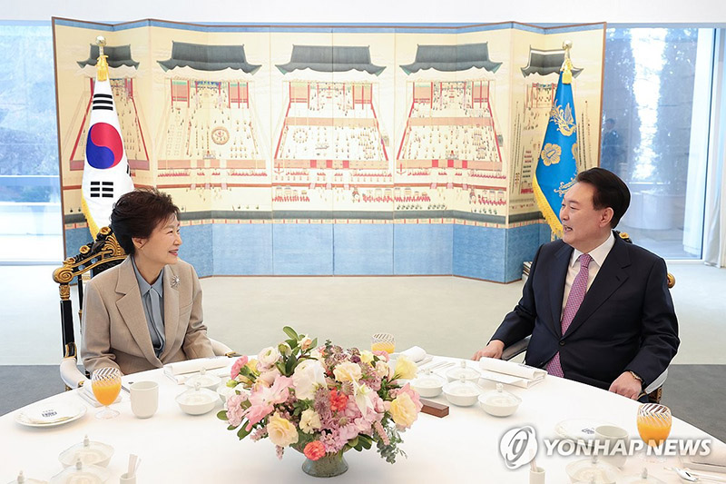 尹대통령, 박근혜 전 대통령과 관저 오찬…석달 연속 회동