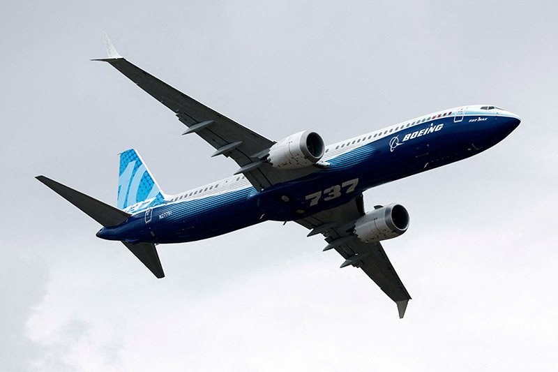 ‘나사 빠진’ 737맥스 여객기…보잉, 전세계 항공사에 검사 요청