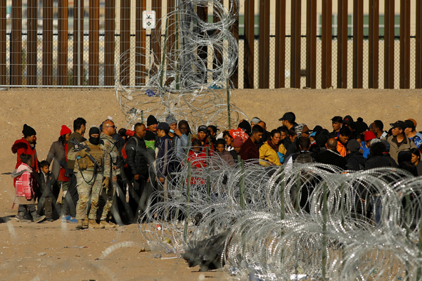 미국, 멕시코 국경 4곳 다시 연다… “불법이민 감소”