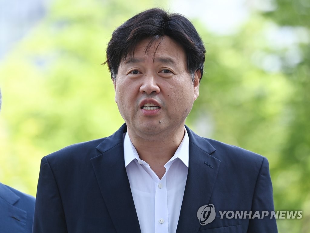 ‘김용 재판 위증교사’ 관계자들 구속…법원 “증거인멸 염려”