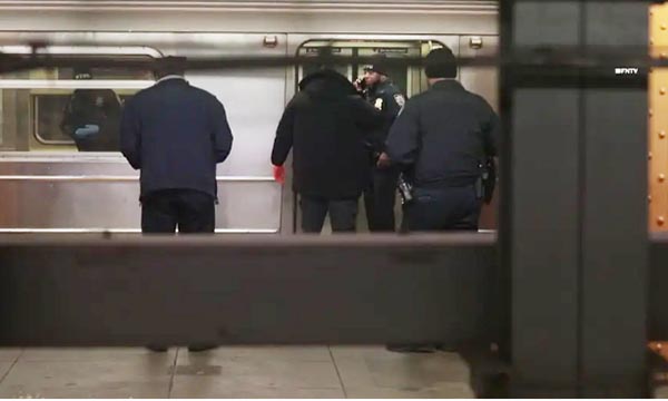 전철 안에서 다툼 말리다… 40대 총 맞아 사망