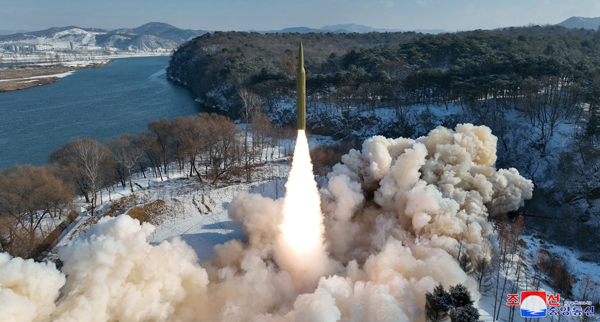 WSJ “러시아의 북한산 미사일 사용, 北무기 수출에 새로운 기회”