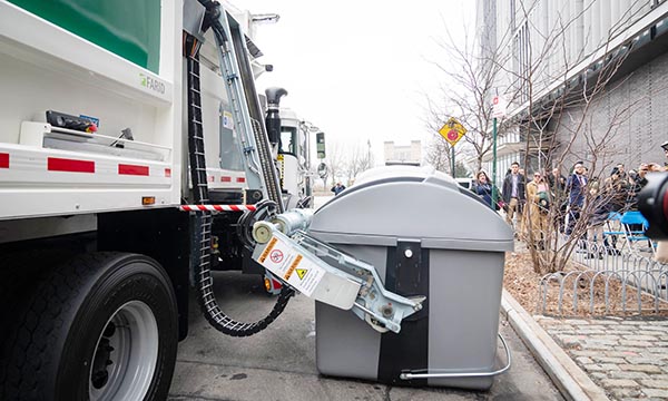 뉴욕시, 새 밀폐 쓰레기 컨테이너 · 수거트럭 선보여