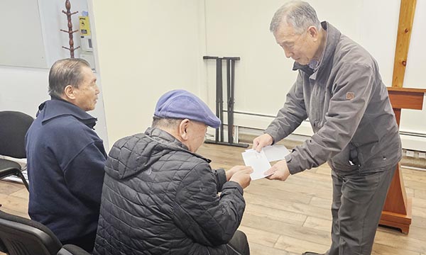 서울대 뉴욕동창회,  팰팍 독거노인  2명에 생활 지원금 전달