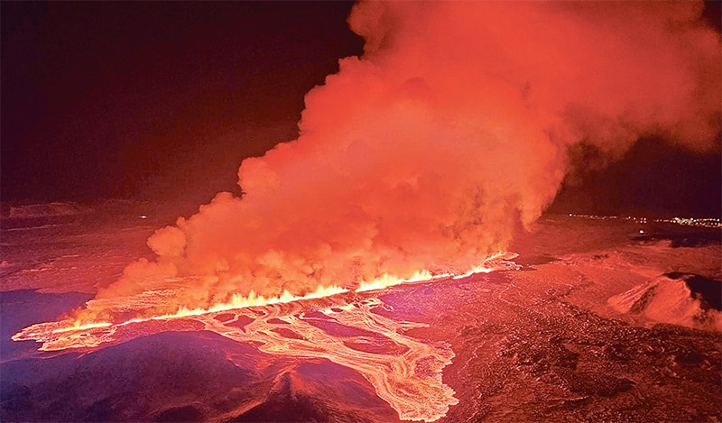 아이슬란드 남서부 화산 또 폭발… 용암 분출