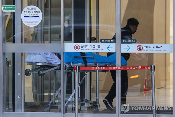 韓, 전공의 3분의2 병원 떠났다…의료대란 속 “구속수사” 강공