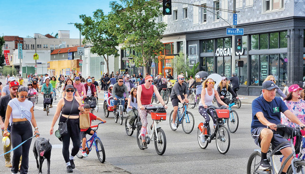 ‘차 없는 거리’…  LA 한인타운 인근 자전거 물결