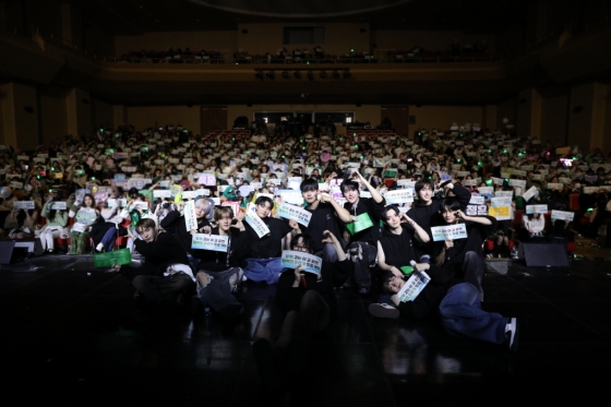 오메가엑스, 첫 국내 단독 콘서트 성료..“포엑이들 덕분에 이 무대 설 수 있었다”
