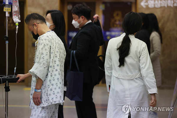 韓 정부, 의료계 ‘법적 대응’ 본격화…환자·남은 의료진은 ‘사투’