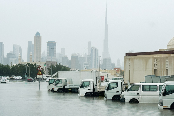 폭우에 잠긴 ‘사막의 도시’ 두바이