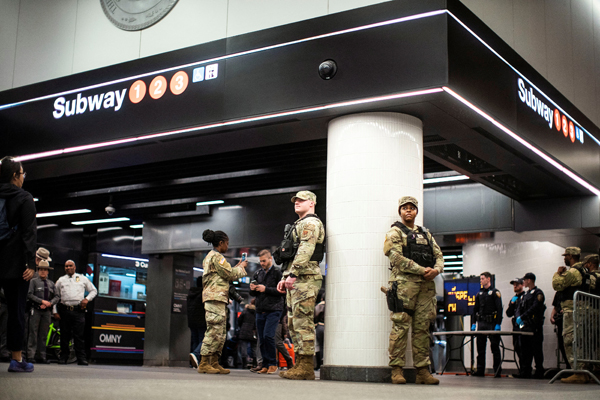 퇴근시간대 뉴욕 지하철 객차안에서 또 총격…30대 남성 총상