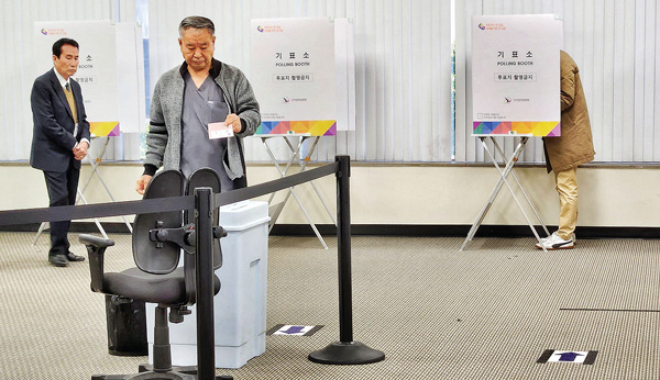 재외선거 ‘깜짝 열기’… 투표율 지난 총선의 3배