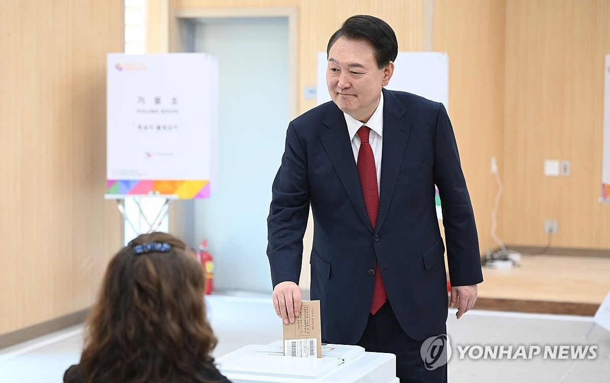 ‘최악 참패’ 성적표 받아 든 尹… ‘국정 쇄신’으로 수습 모색