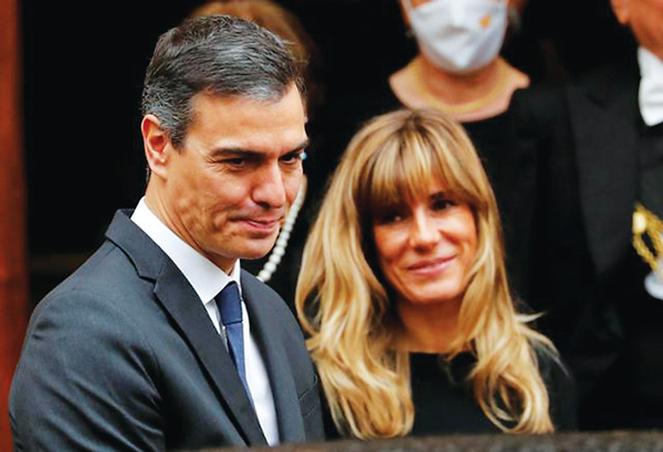 아내 부패 혐의 조사에 스페인 총리 “사퇴 고심”