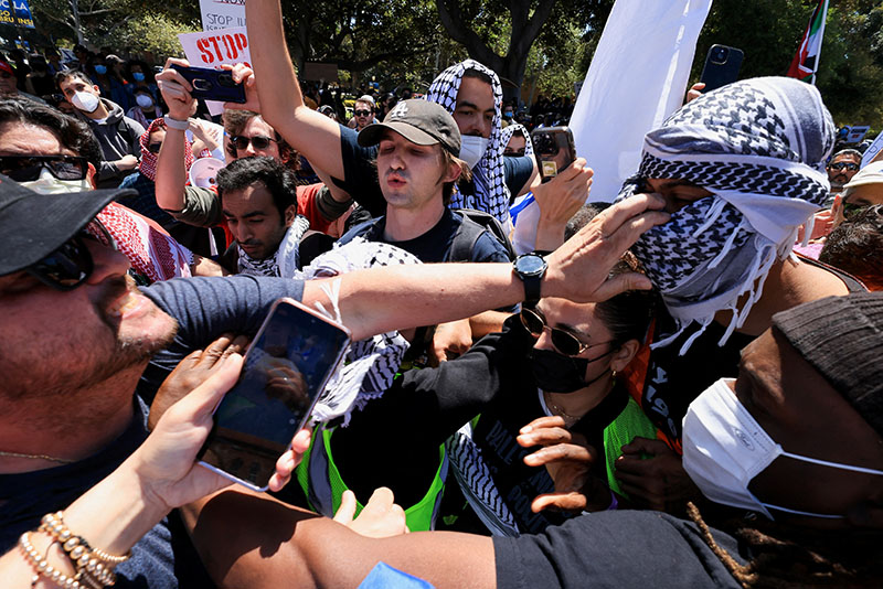 美대학 가자전쟁 반대시위로 몸살…UCLA선 맞불시위대와 ‘충돌’