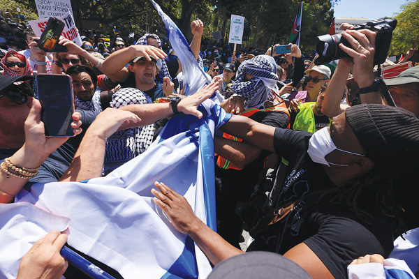 UCLA서 이스라엘 찬반 시위대 ‘충돌’