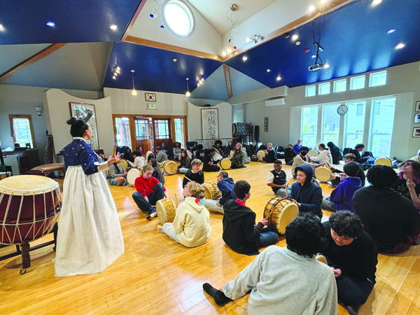 “한국문화 체험하러 왔어요”...타코마 중학생들 샛별문화원 찾아 한국 역사,춤 등 배워
