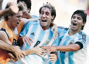 아르헨티나가 먼저 웃었다
