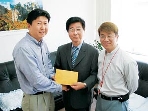 한국마켓 수해성금 OC 한인회에 전달