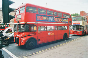런던 명물 빨간 이층버스 ‘루트마스터’퇴출