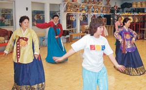 미국에 한국무용 전수 ‘혼신의 춤사위 25년’